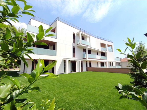 appartamento in vendita a Lecco in zona Castello