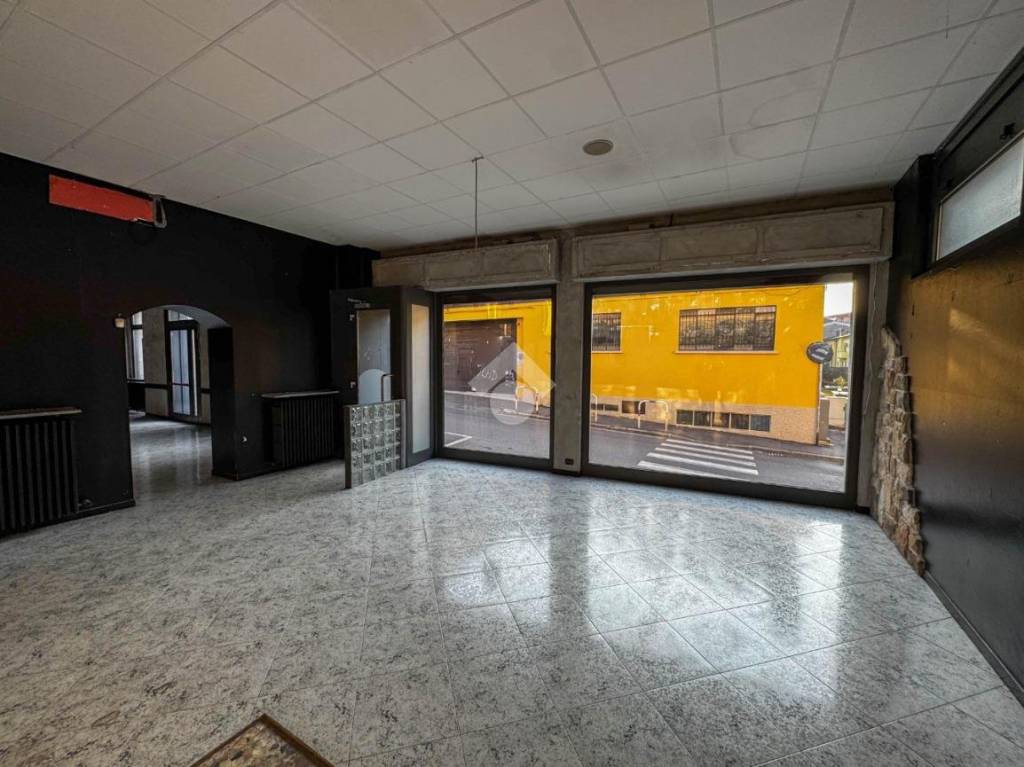 negozio in vendita a Lecco in zona Viale Turati