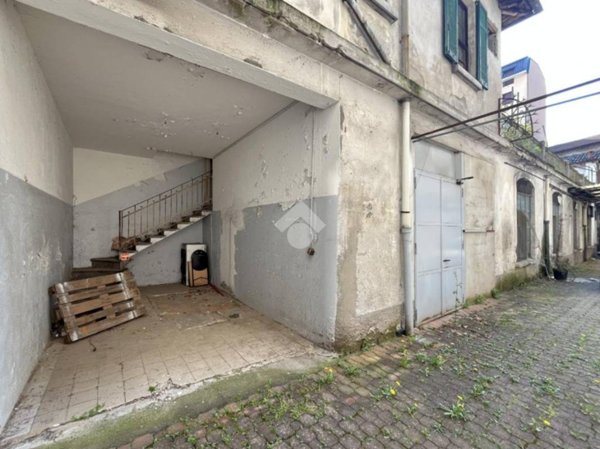 pentavano in vendita a Lecco