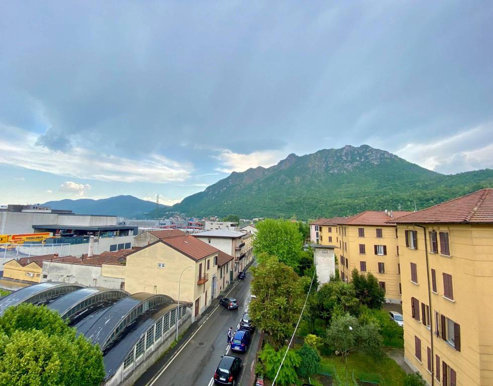 appartamento in vendita a Lecco in zona Pescarenico