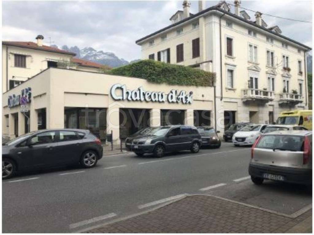 negozio in vendita a Lecco in zona Pescarenico