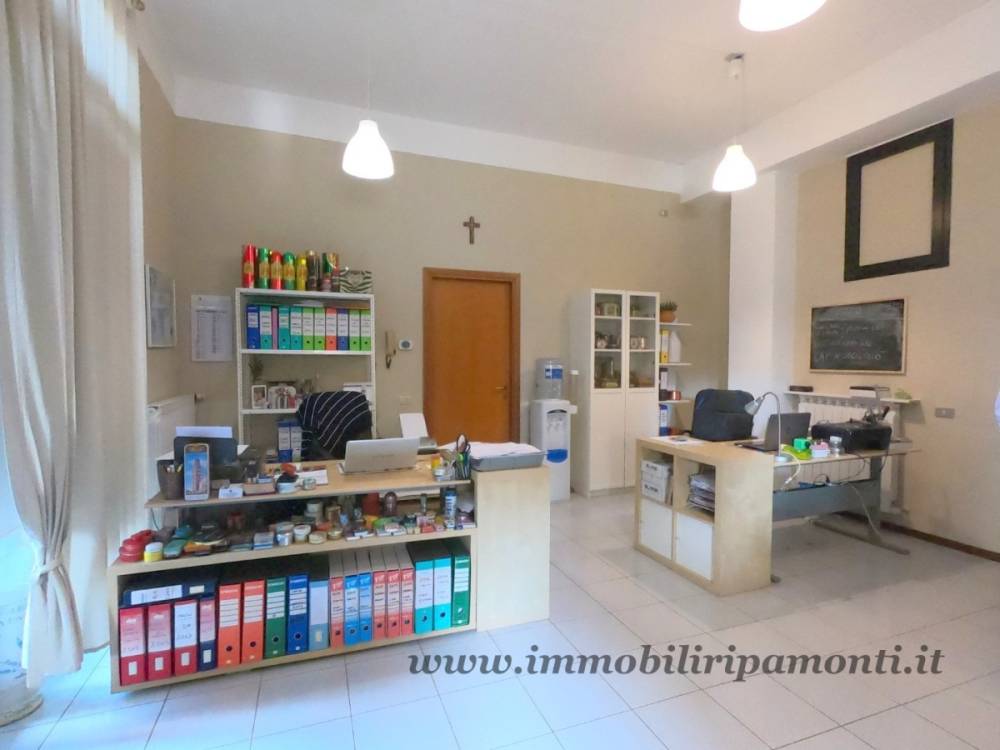 negozio in vendita a Lecco in zona Maggianico
