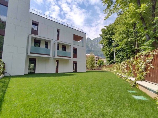 appartamento in vendita a Lecco in zona Olate