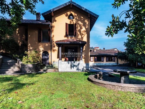 casa indipendente in vendita a Lecco in zona Laorca