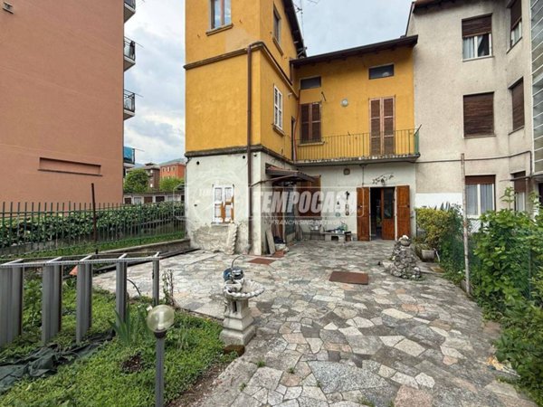 casa indipendente in vendita a Lecco in zona Belledo