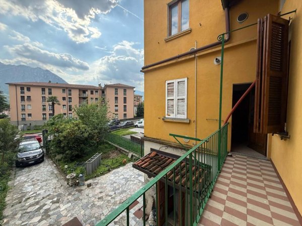 casa indipendente in vendita a Lecco in zona Belledo