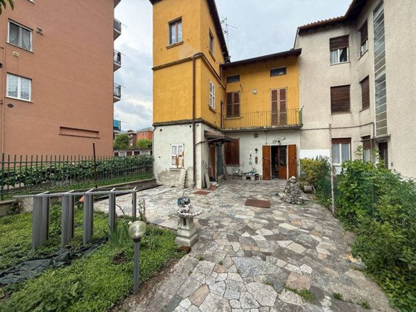 casa indipendente in vendita a Lecco in zona Belledo