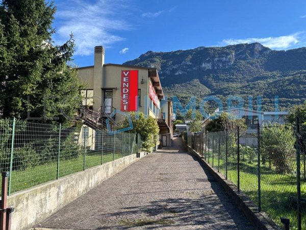 locale di sgombero in vendita a Lecco in zona Maggianico