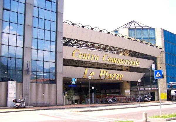 negozio in vendita a Lecco in zona Corso Carlo Alberto