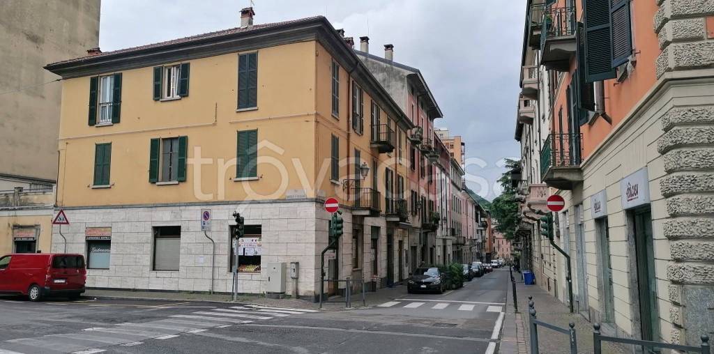appartamento in vendita a Lecco in zona Lecco Centro