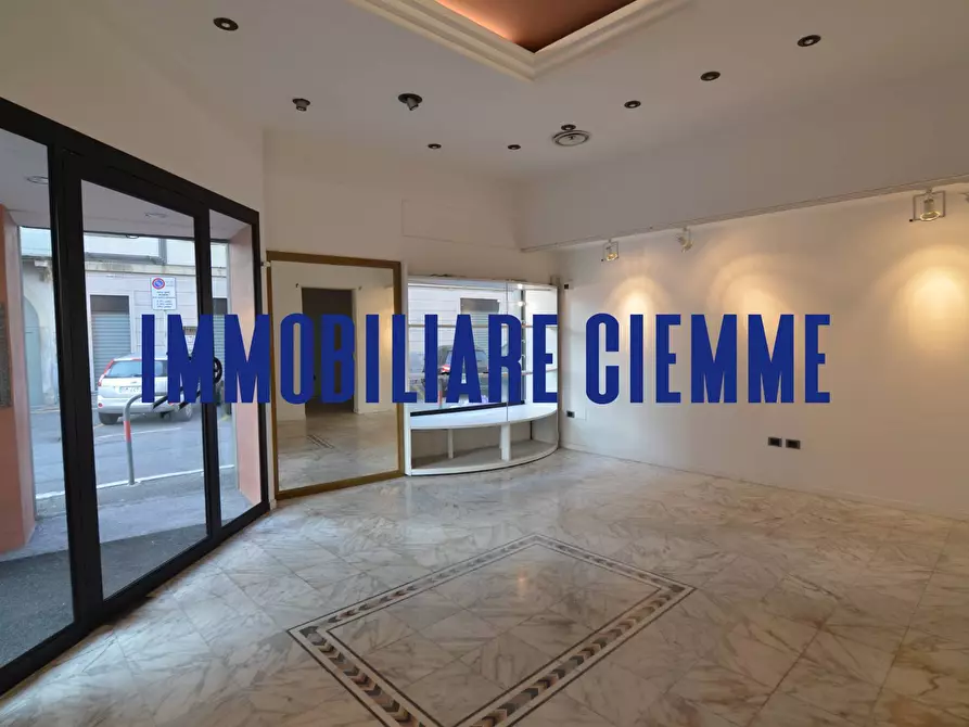 locale commerciale in vendita a Lecco in zona Lecco Centro