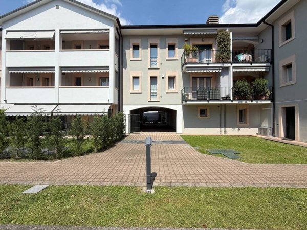 appartamento in vendita a Lecco in zona Castello