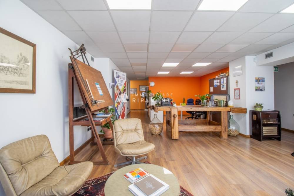 ufficio in vendita a Lecco in zona Corso Promessi Sposi