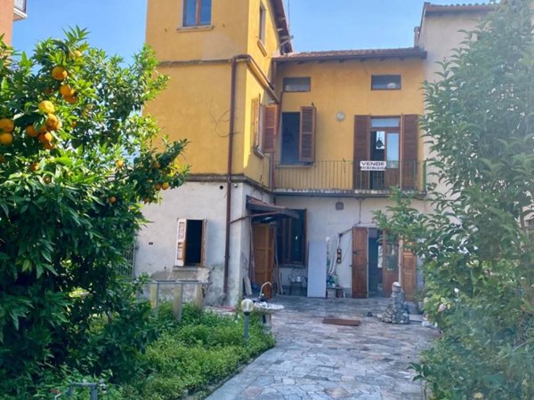 casa indipendente in vendita a Lecco in zona Belledo