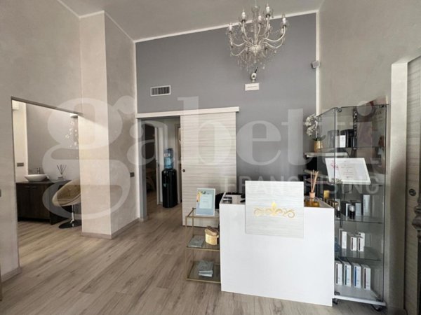 negozio in vendita a Lecco in zona Belledo