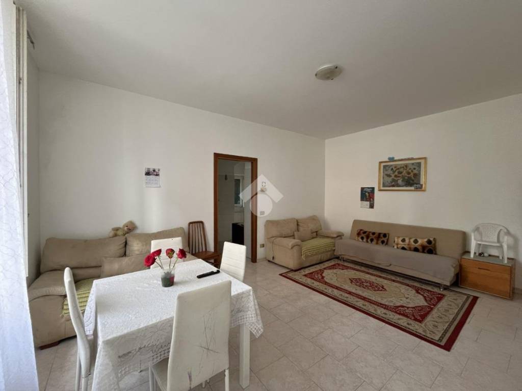appartamento in vendita a Lecco in zona Olate