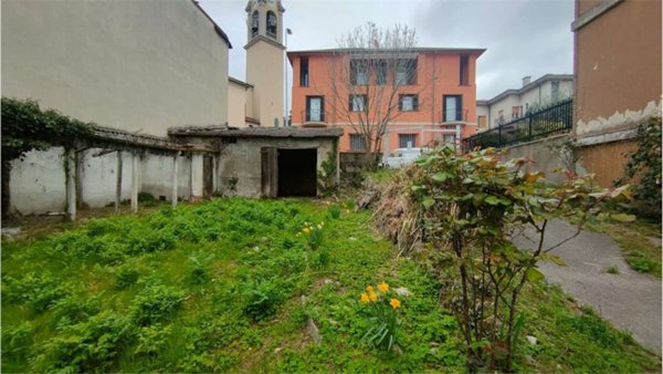 appartamento in vendita a Lecco in zona Olate
