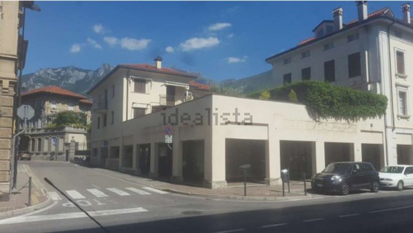 locale commerciale in vendita a Lecco in zona Corso Martiri