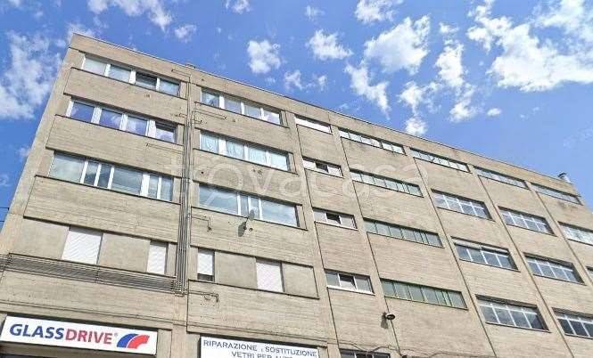 locale commerciale in vendita a Lecco in zona Caleotto