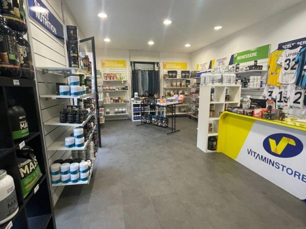 negozio in vendita a Lecco in zona Chiuso