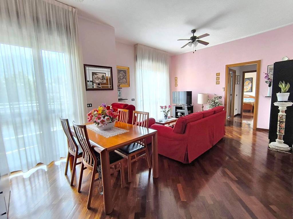 appartamento in vendita a Lecco in zona Caleotto