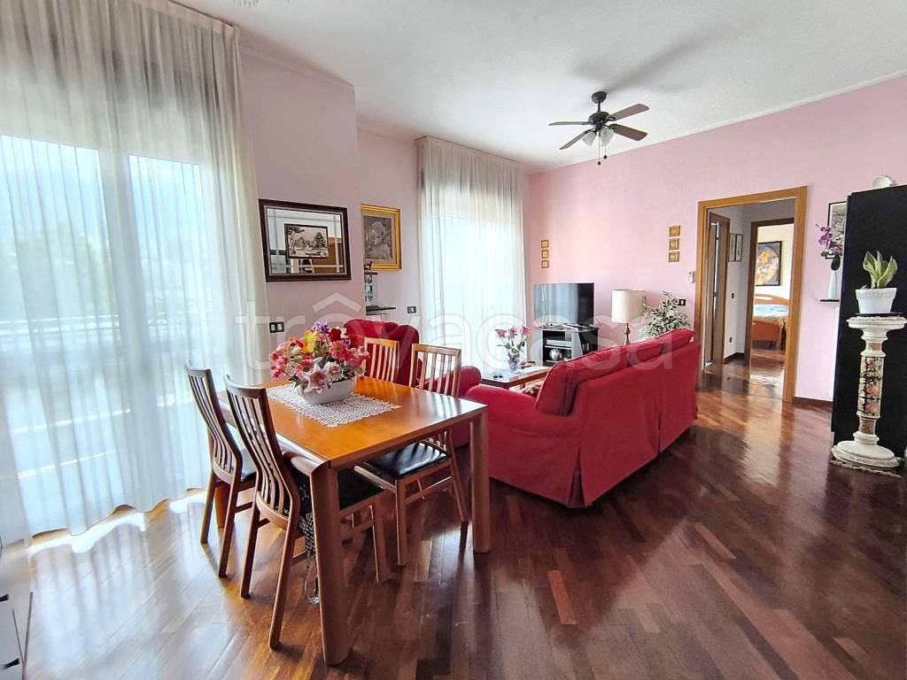 appartamento in vendita a Lecco in zona Caleotto
