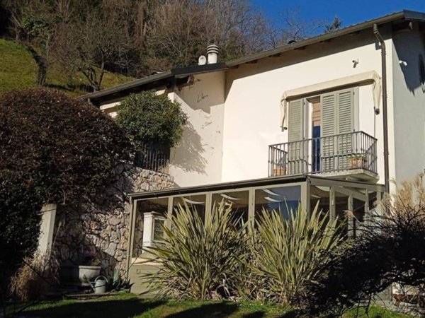 casa indipendente in vendita a Lecco in zona Bonacina