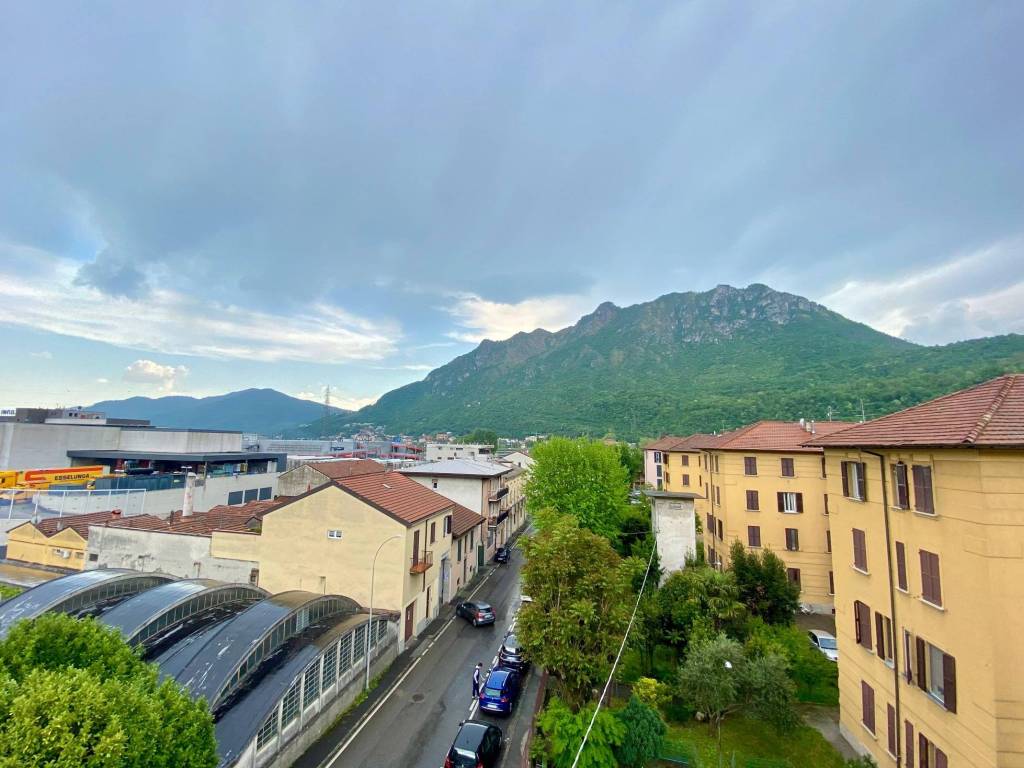appartamento in vendita a Lecco in zona Chiuso
