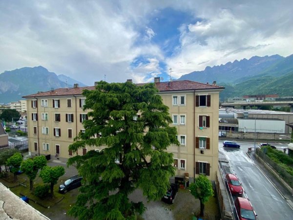 appartamento in vendita a Lecco in zona Pescarenico
