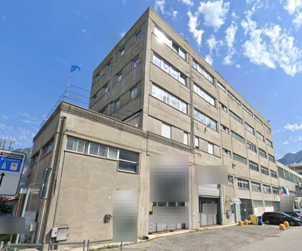 negozio in vendita a Lecco in zona Caleotto