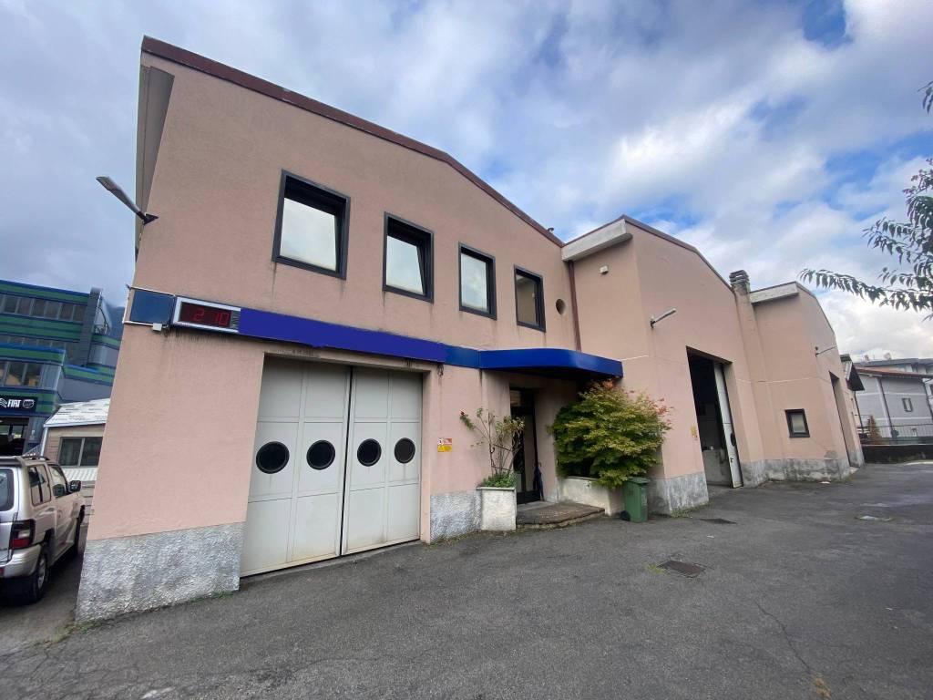 locale commerciale in vendita a Lecco in zona Maggianico