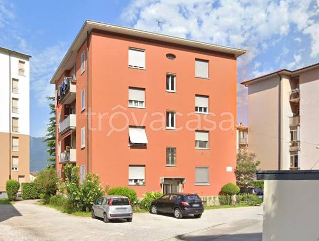 appartamento in vendita a Lecco in zona Belledo