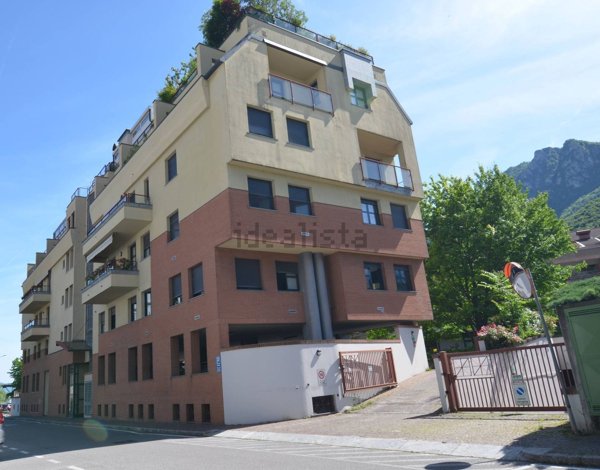 appartamento in vendita a Lecco in zona Lecco Centro
