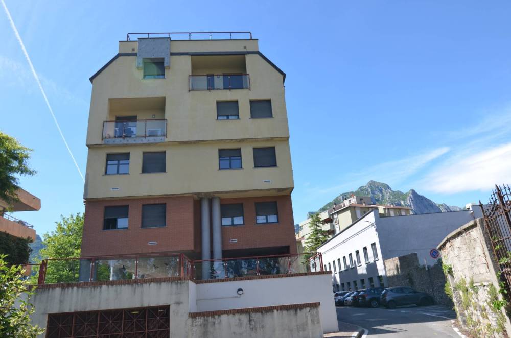 appartamento in vendita a Lecco in zona Lecco Centro