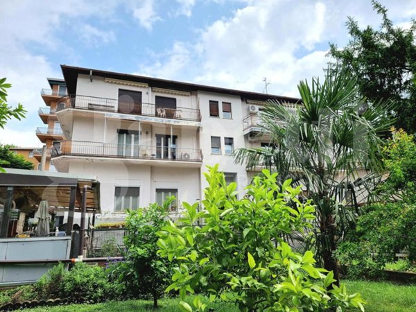 appartamento in vendita a Lecco in zona Olate