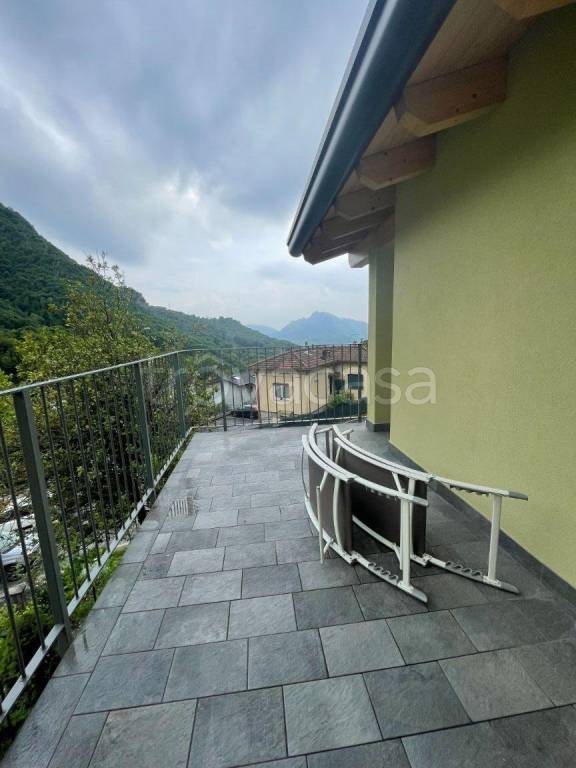appartamento in vendita a Lecco in zona Laorca