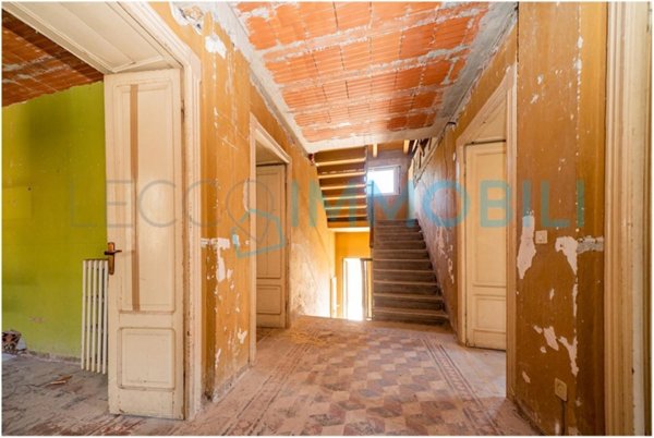 casa indipendente in vendita a Lecco in zona Corso Promessi Sposi
