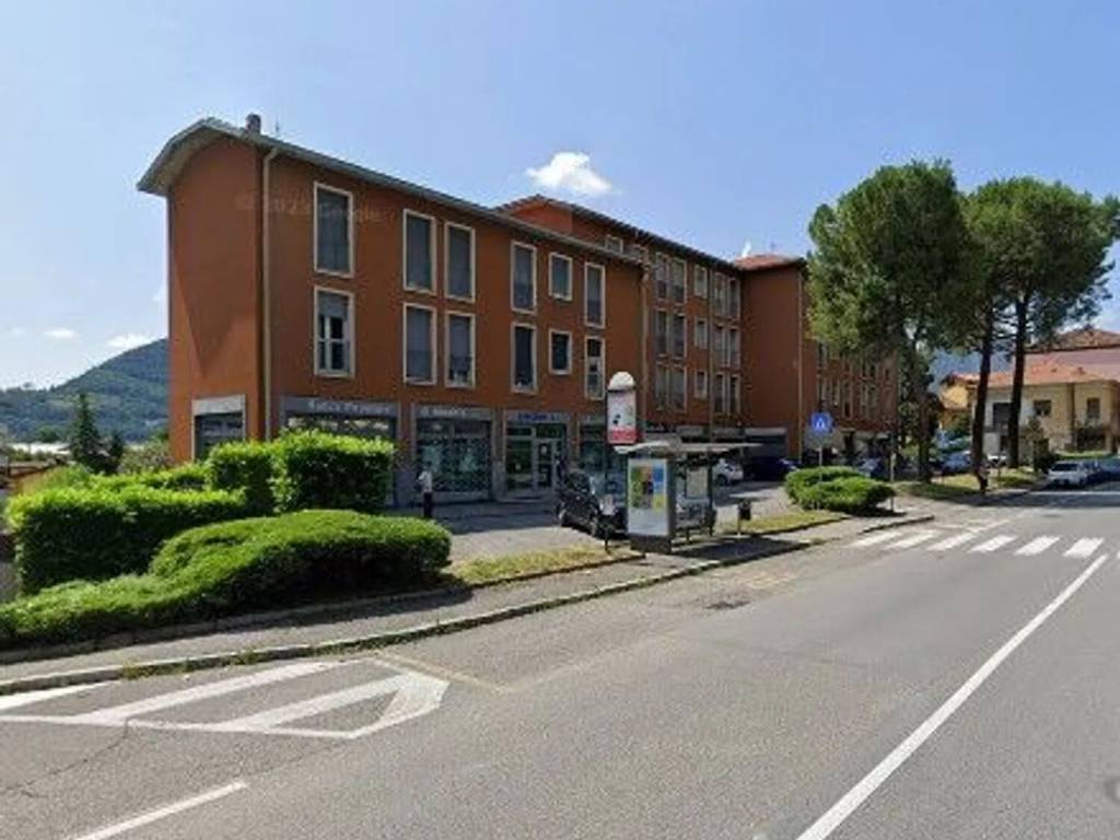 negozio in vendita a Lecco in zona Pescarenico