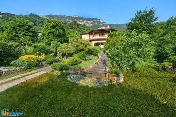 casa indipendente in vendita a Lecco in zona Maggianico