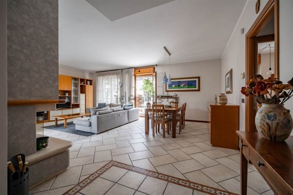 appartamento in vendita a Lecco in zona Viale Montegrappa