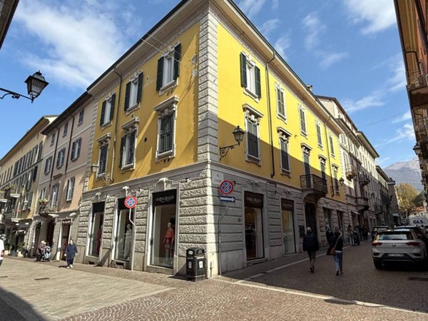 appartamento in vendita a Lecco in zona Lecco Centro