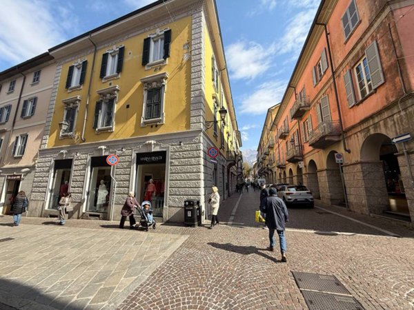 appartamento in vendita a Lecco in zona Lecco Centro