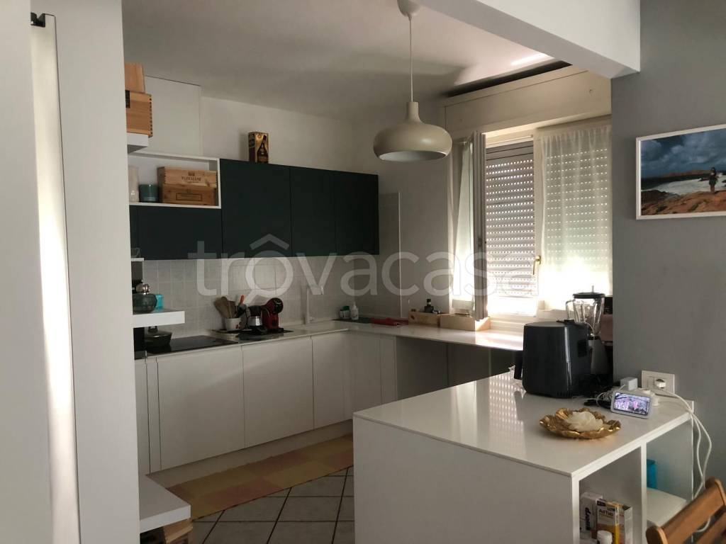 appartamento in vendita a Lecco in zona Pescarenico