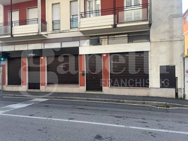 negozio in vendita a Lecco in zona Caleotto