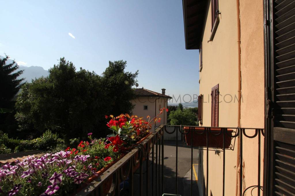 appartamento in vendita a Lecco in zona Rancio