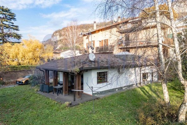 casa indipendente in vendita a Lecco in zona Maggianico