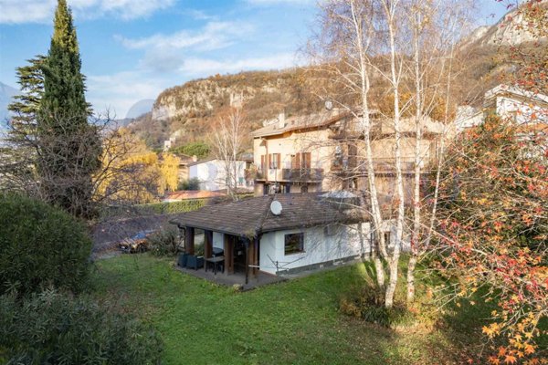 casa indipendente in vendita a Lecco in zona Maggianico