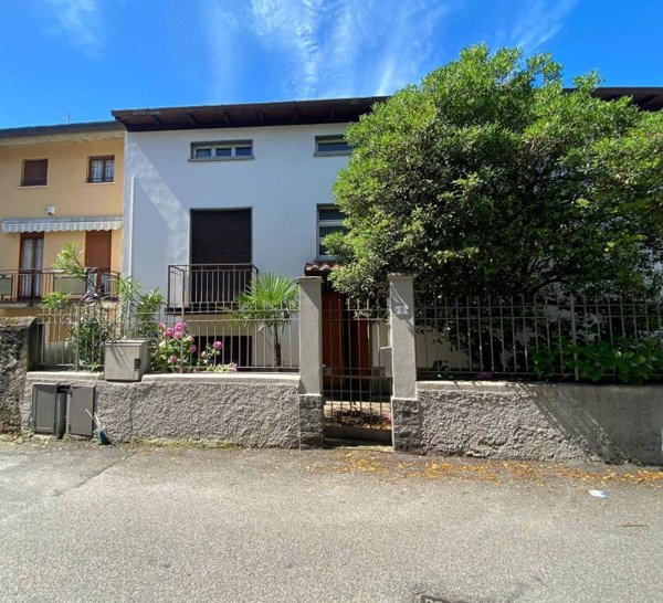 casa indipendente in vendita a Lecco in zona Olate