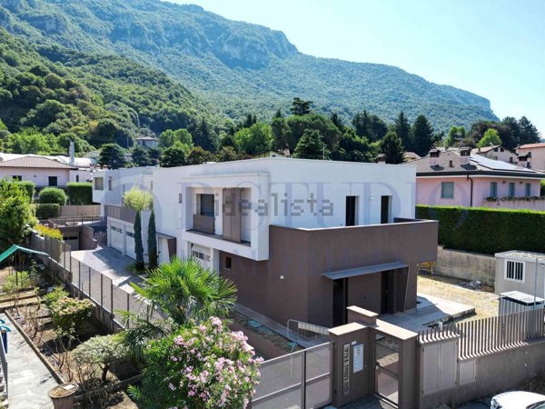 casa indipendente in vendita a Lecco in zona Maggianico