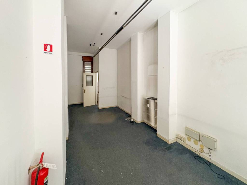 negozio in vendita a Lecco in zona Viale Turati